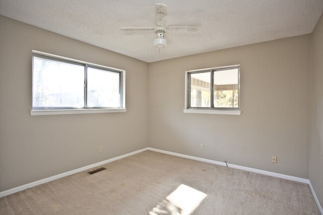 Building Photo - ***33 Sheneman Drive***