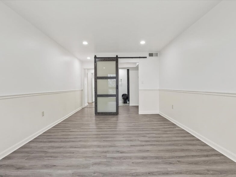 Primary Bedroom - 5608 Bloomfield Dr