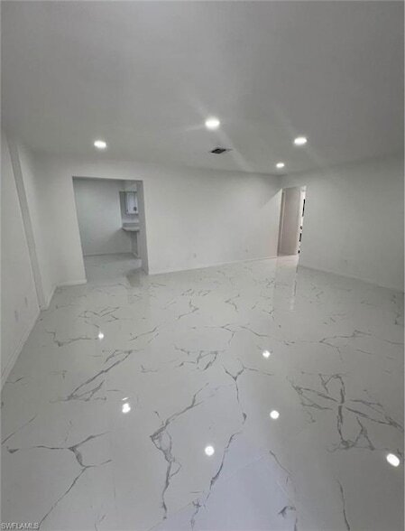 Building Photo - 2101 Hibiscus Rd