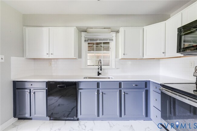 Building Photo - 1312 Southbury Ave