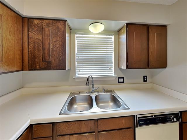 Building Photo - 931 Roaring Springs Rd