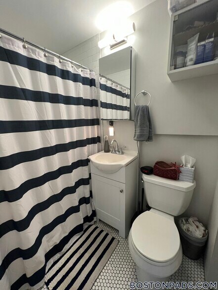 Building Photo - 110 Willow St