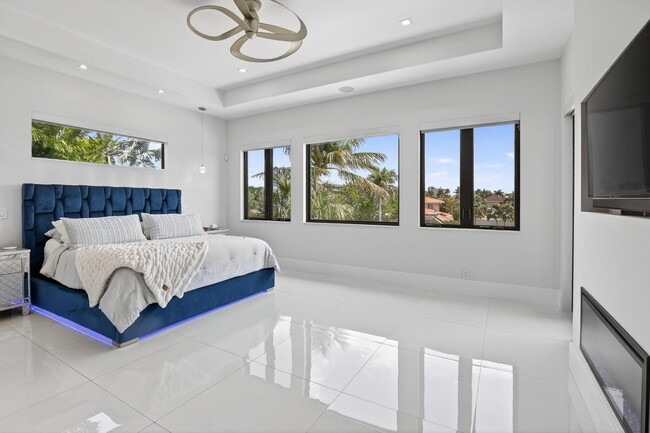 Building Photo - 334 Isle of Capri Dr