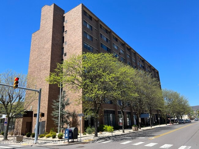 Primary Photo - 220 Linden St