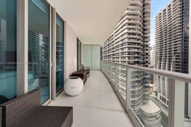 Building Photo - 1100S S Miami Ave