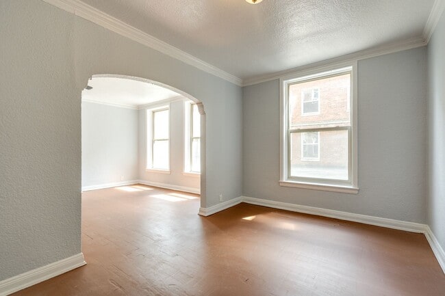 Building Photo - 2-Bedrooms