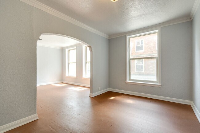 Building Photo - 2840 S Moreland Blvd