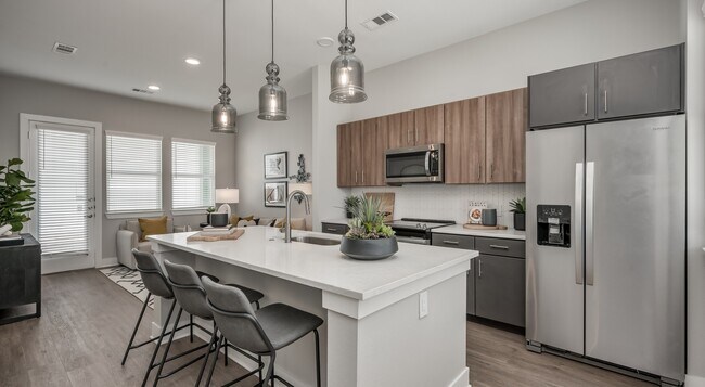 Building Photo - Luxury 2 Bed — $1,850 + Up to 6 Weeks Free!