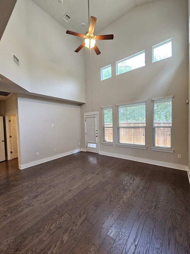 Building Photo - Experience Modern Living: Spacious 3-Bed, 3-Bath Townhome with Two Primary Bedrooms