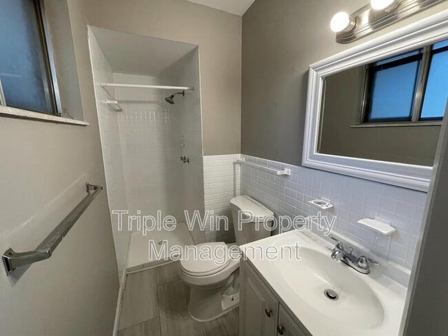 Building Photo - 2733 Tiara Dr