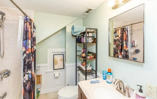 Building Photo - 90 Pleasant St