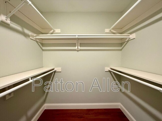 Building Photo - 207 Riverside View Dr