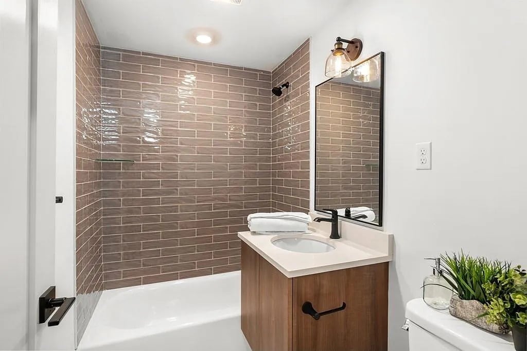 Second Bathroom - 321 W Broadway