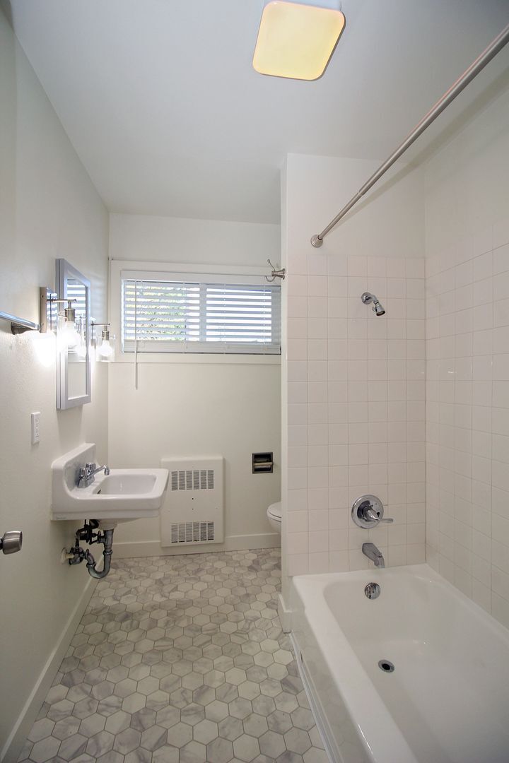 Building Photo - 1007-1019 SW Gaines St and 3521-3527 SW 10th Ave