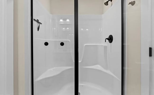 Building Photo - Like new modern maintenance free 3 bedroom 2.5 bath townhouse in Greensboro. Lawn care included.