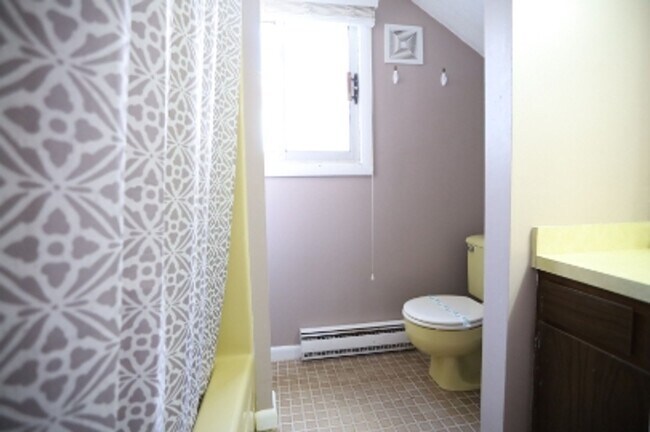 Building Photo - $1,900/mo 3 Bed Condo in Waterville Estates