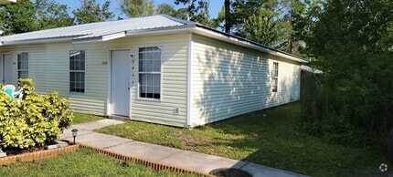 Building Photo - Efficient & Economical 2Bed/2Ba Triplex Un...