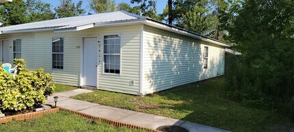 Building Photo - Efficient & Economical 2Bed/2Ba Triplex Un...