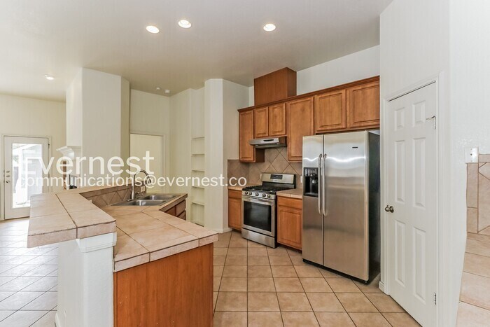 Building Photo - 709 W 35th St