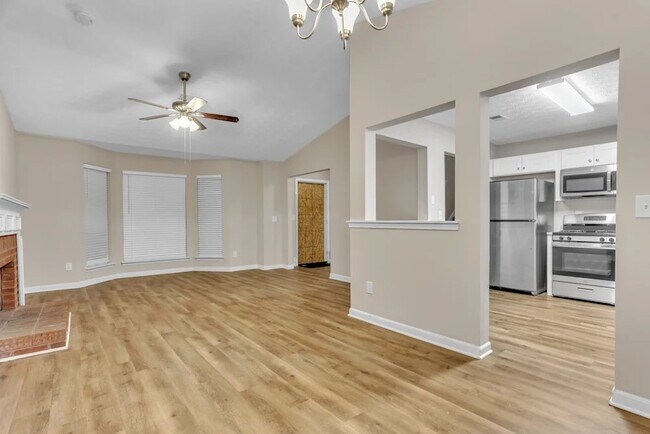 Building Photo - 3728 Adamsville Dr SW