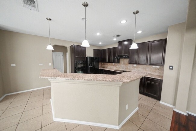 Building Photo - Spacious Live Oak Home Backing to a Greenbelt - Realtor Commission: $500