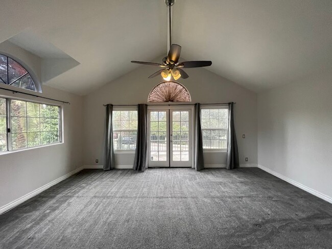 Building Photo - Newly Remodeled 3 bed 2.5 bath Long Beach ...