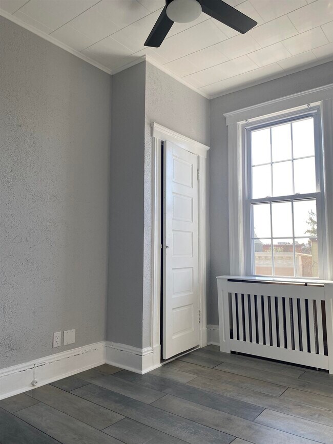 Building Photo - 70 Poplar St