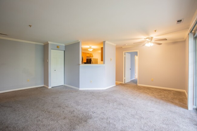 Building Photo - Lovely 2 BR/2 BA Condo in Glen Burnie!