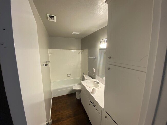 Building Photo - 1027 Ruswood Dr