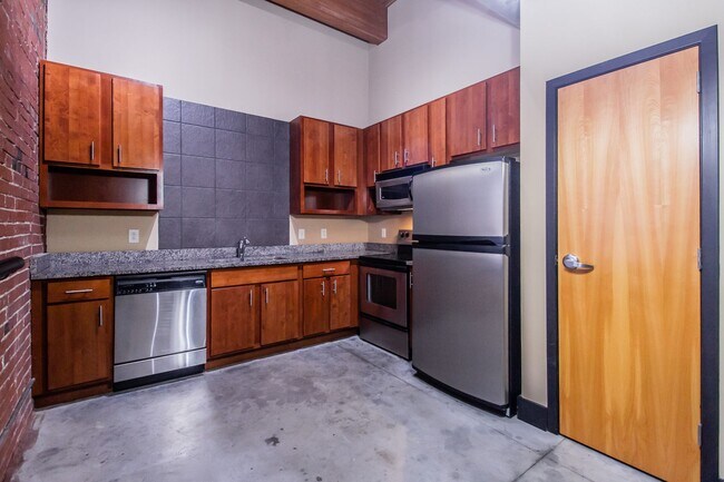 Building Photo - Gorgeous Loft-Ask About our Move in Specia...