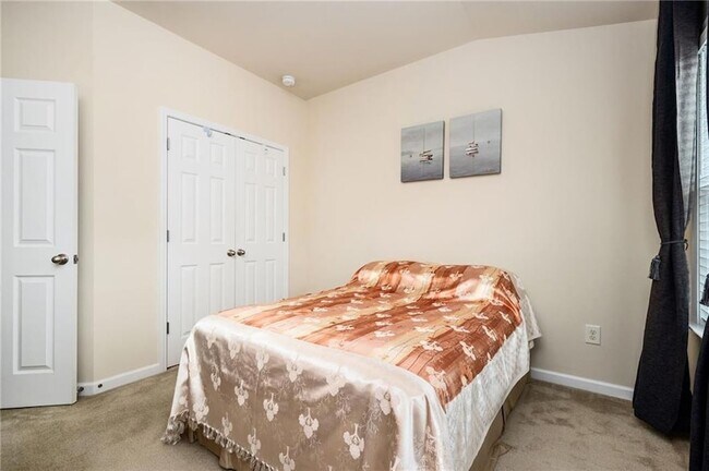 Building Photo - 4306 Laurel Creek Ct SE