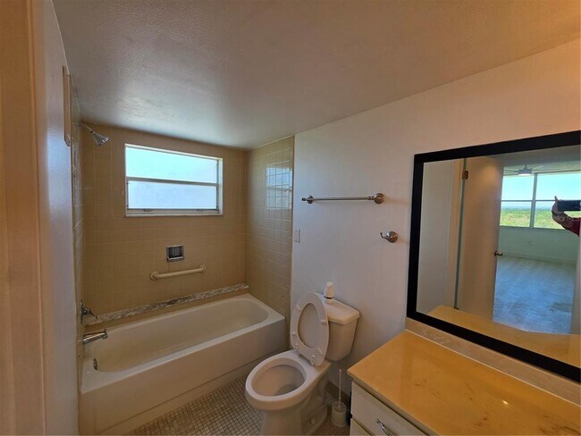 Building Photo - 2333 Feather Sound Dr
