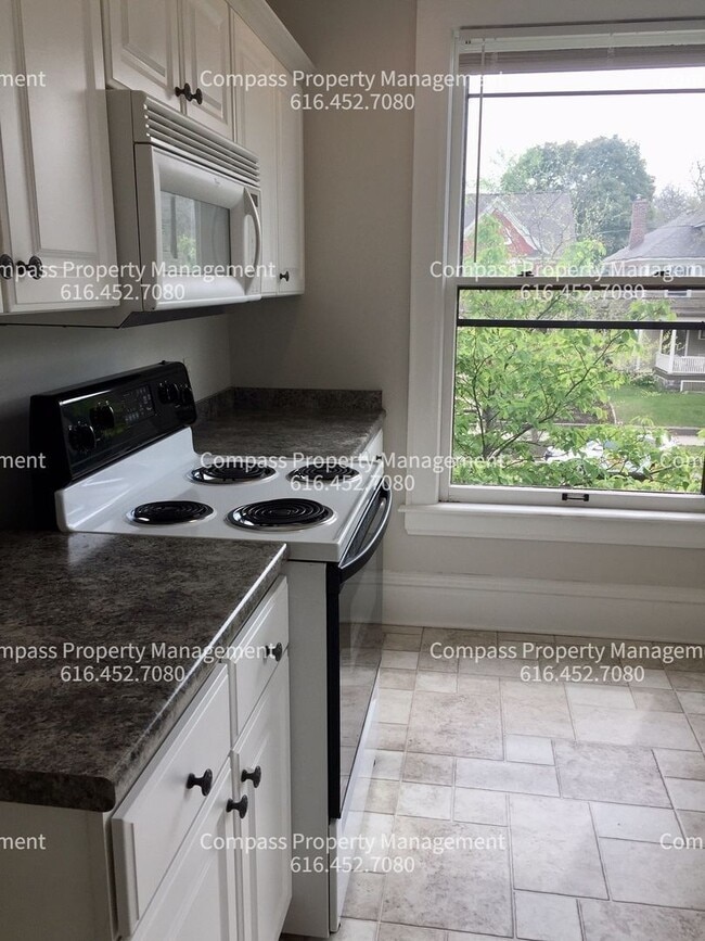 Building Photo - 543 Union Ave SE