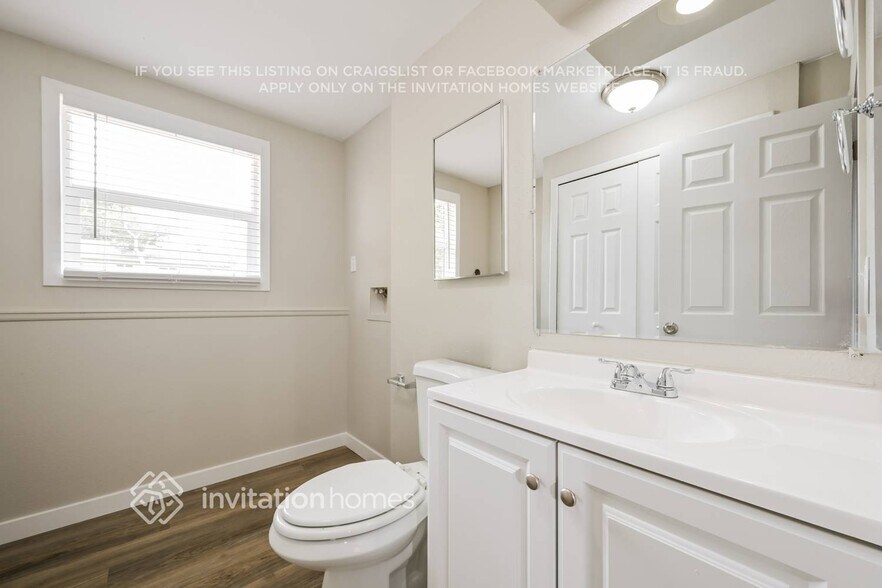 Building Photo - 17430 E Gunnison Pl