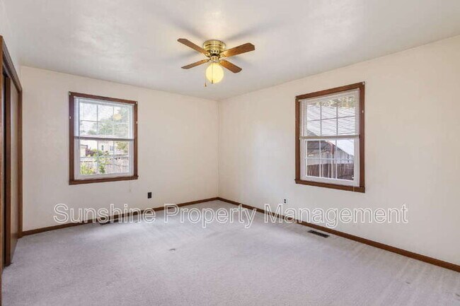 Building Photo - 512 Winwood Dr