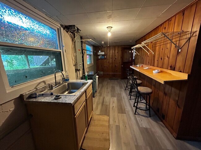 Building Photo - 655 W Ladd Ave