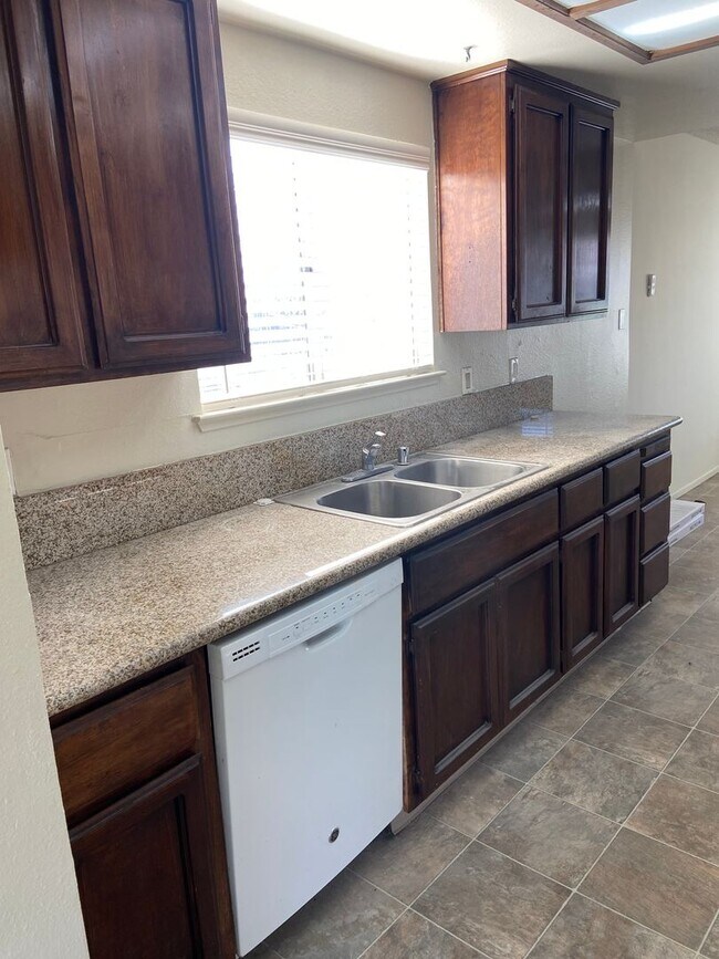 Building Photo - Semi Remodeled One Story 3 Bdrm, 2 Bath!