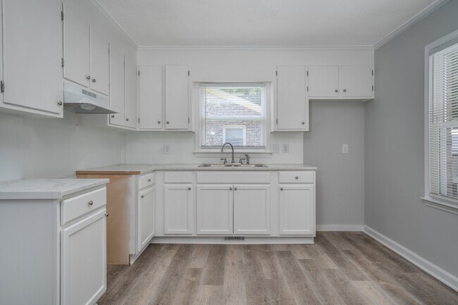 Building Photo - 580 Starling Way