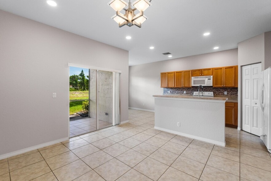 Building Photo - 3051 Grandiflora Dr