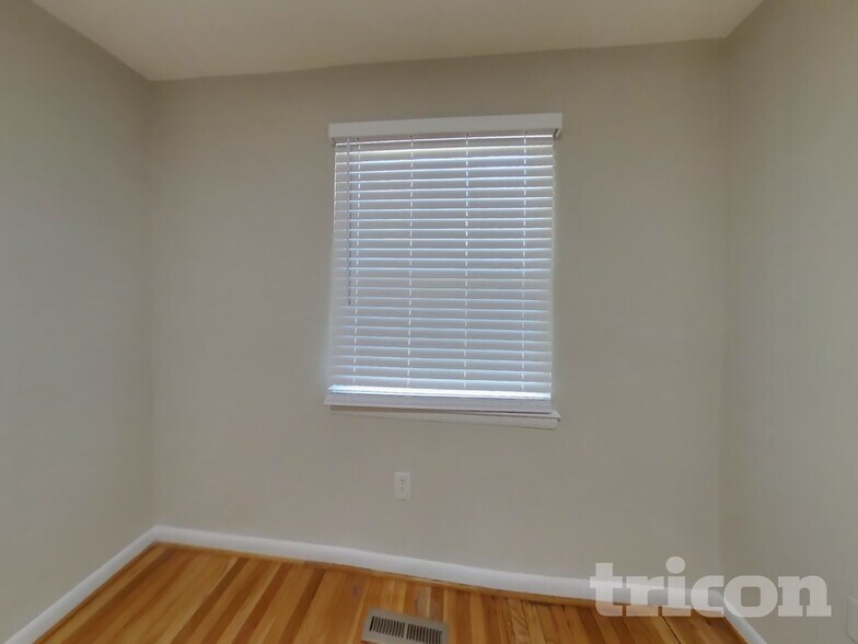 Building Photo - 26 Pickersgill Square