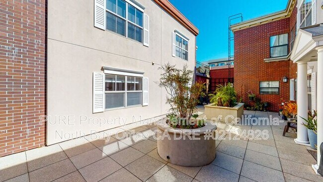 Building Photo - 110 5th St