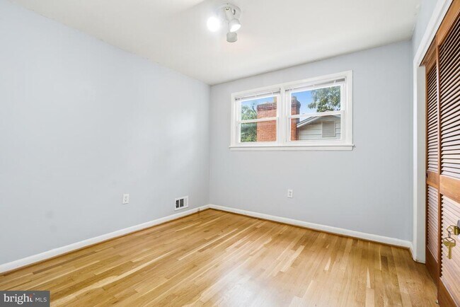 Building Photo - 9017 St Andrews Pl