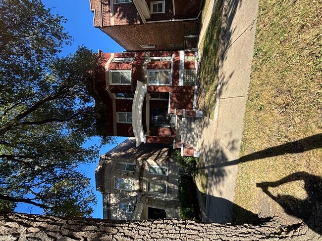 Building Photo - 8009 S Throop St