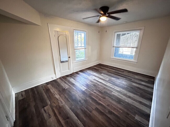 Building Photo - 2561 Rosselle St