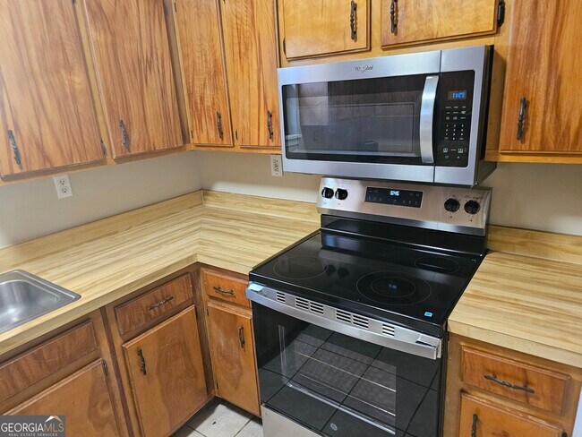 Building Photo - 556 Chateau Cir