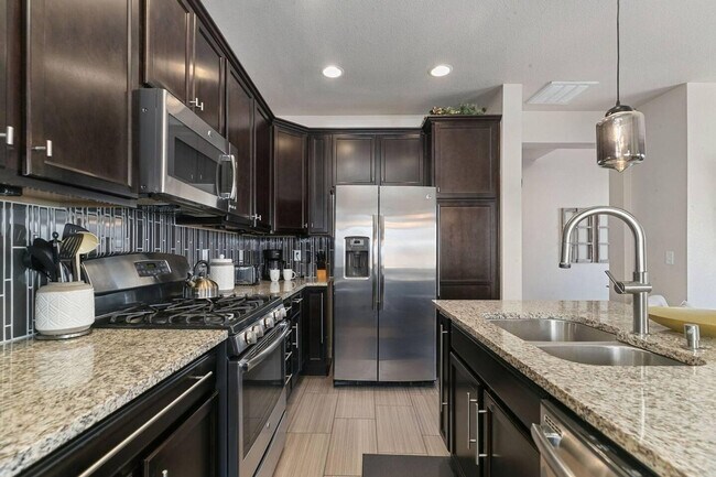 Building Photo - 6801 Warren Dr