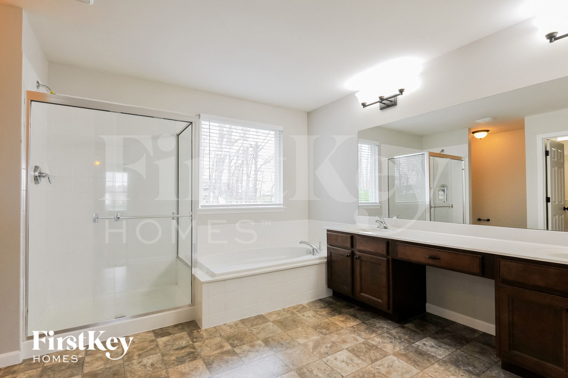 Building Photo - 432 Parkview Manor Ln