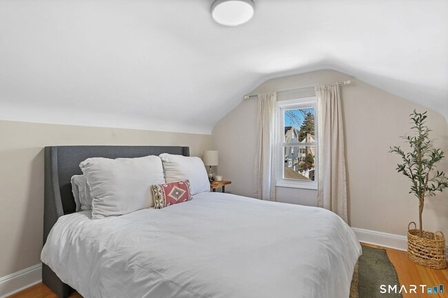 Building Photo - 62 Glenwood Ave