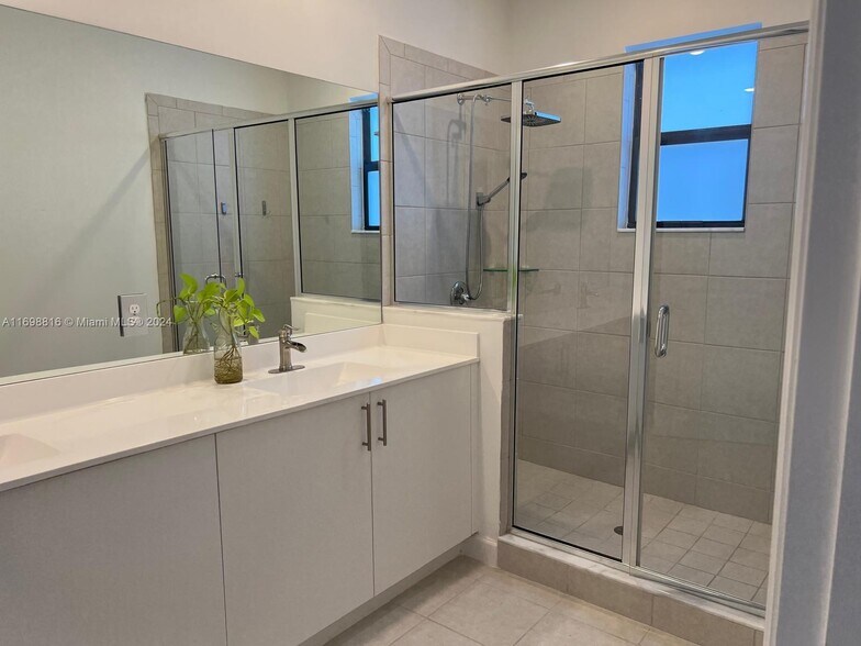 Building Photo - 256 SW 159th Ter