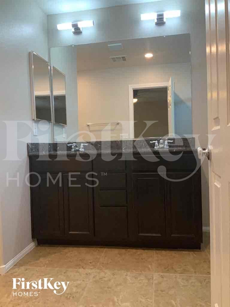 Building Photo - 11060 Camden Bay St
